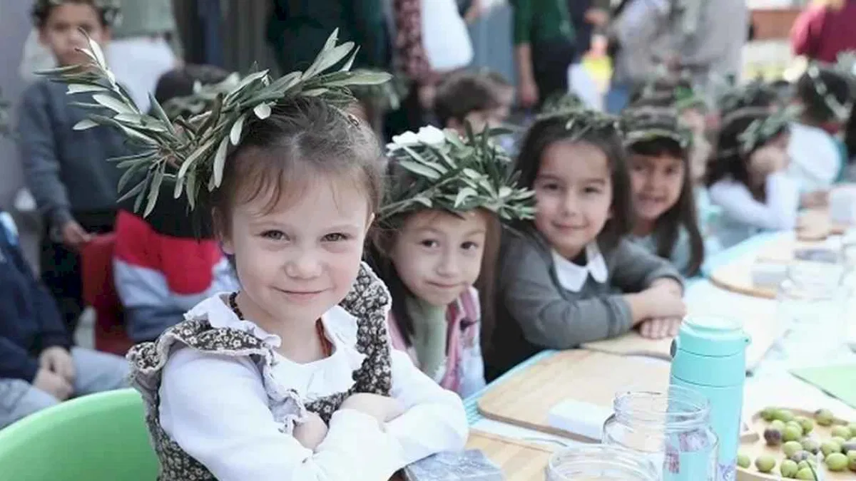 İzmir Aliağa'da minik eller zeytinle buluştu