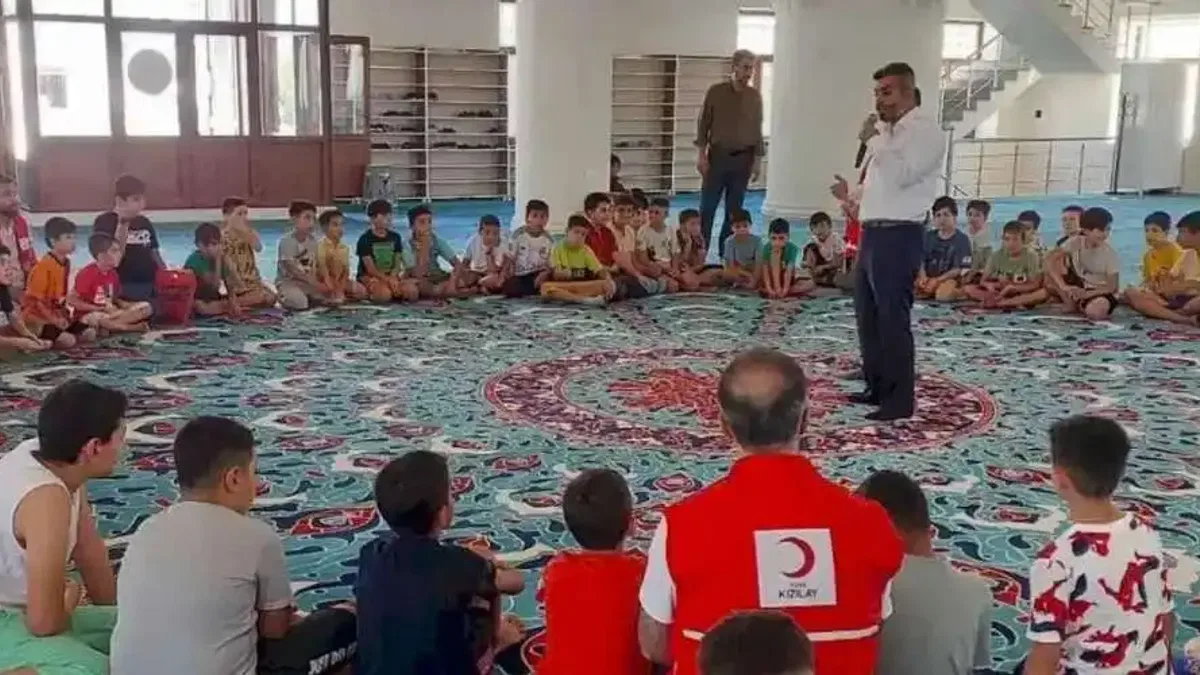 Kızılay Artuklu Şubesi'nden Kuran kursu öğrencilerine ziyaret