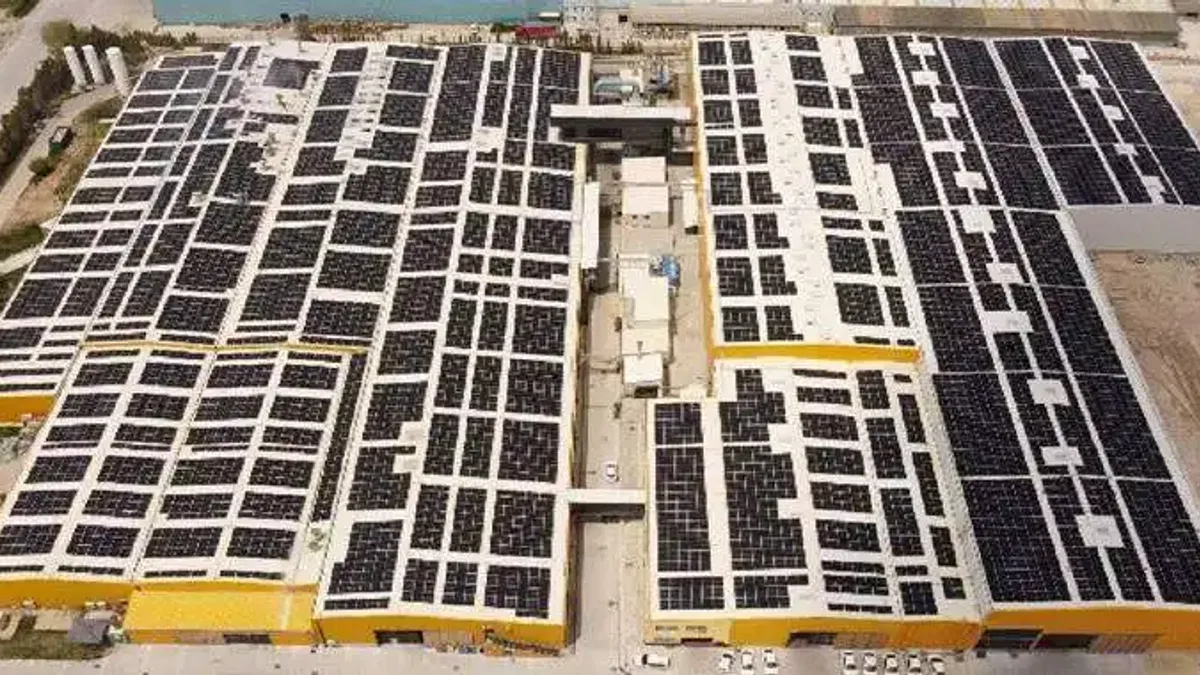 CW Enerji çatıları GES'le donatıyor
