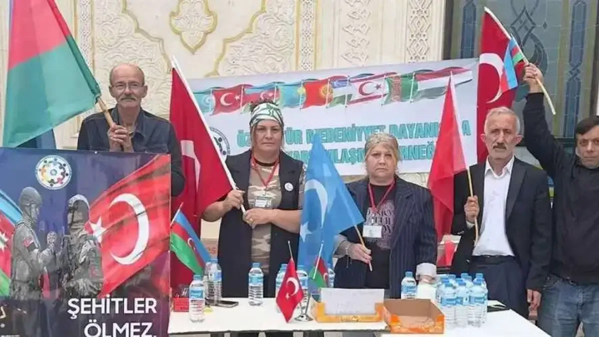 Türk Aksakallılar Birliği'nden Karabağ Şehitleri için Gebze'de helva ikramı