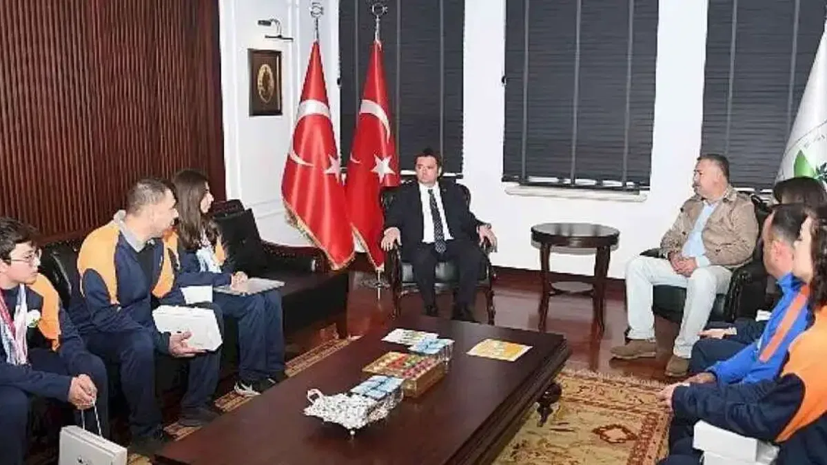 Başkan Aydın şampiyon sporcuları ağırladı