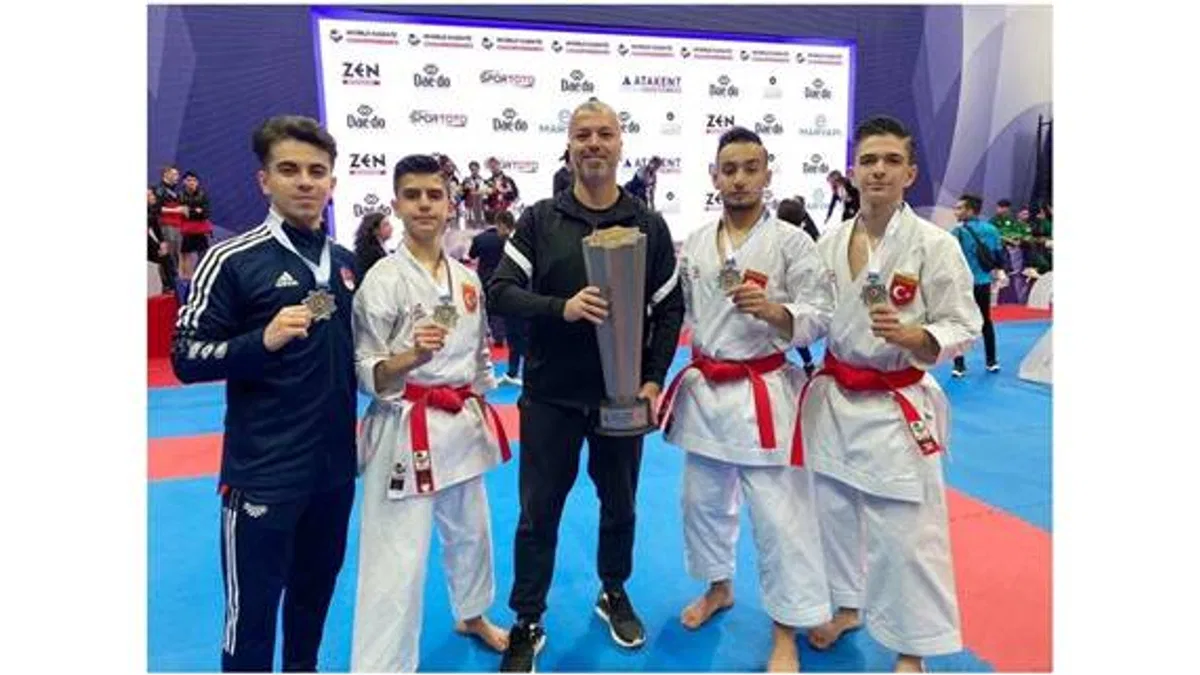 Karate Şampiyonasında Etimesgut Belediyesi Genç Sporcularının Zafer Gecesi
