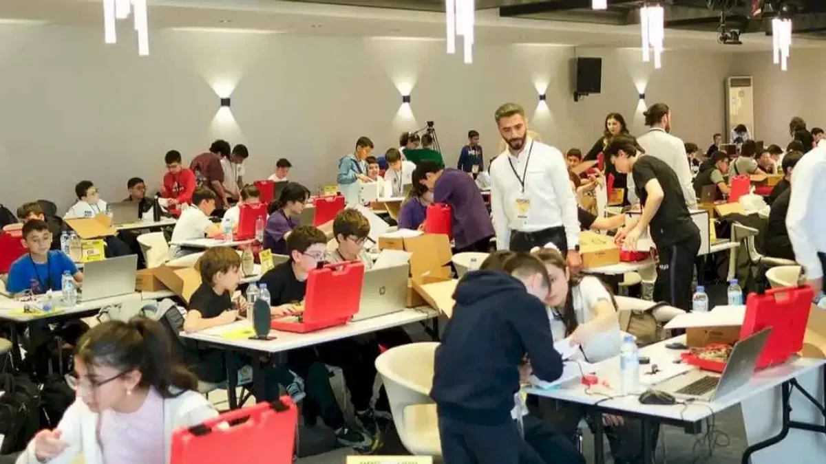 Genç mucitler sahneye çıktı