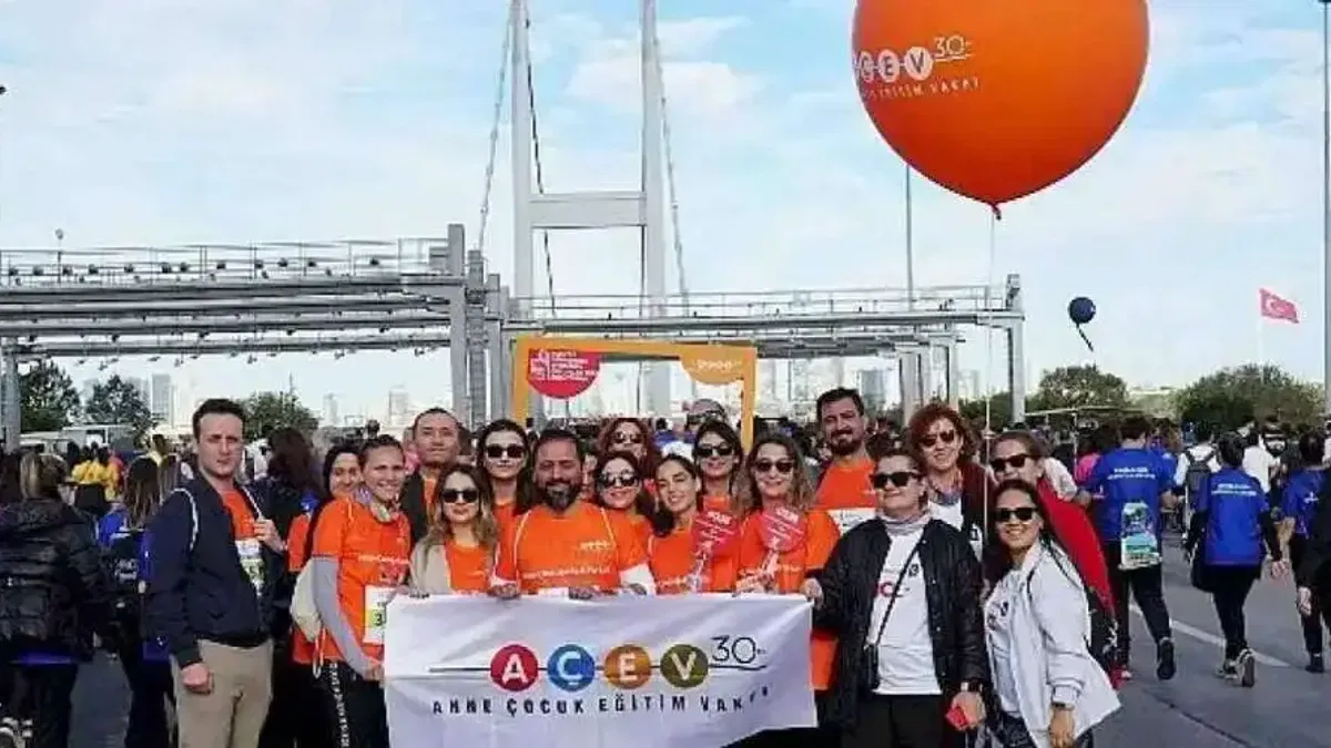 İstanbul Maratonu'nda çocuklar için AÇEV'le koşmak isteyenler, 14 Ekim'e kadar kayıt olabiliyor.