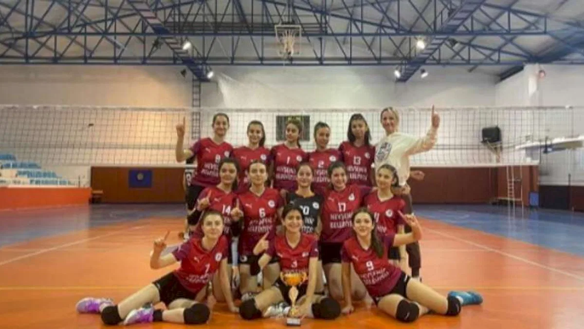 Nevşehirli kız voleybolcular namağlup şampiyon