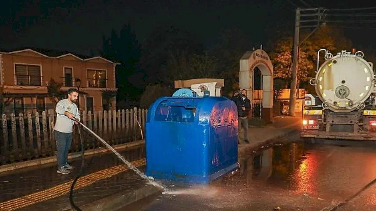 Buca'da temizlik çalışmaları aralıksız sürüyor