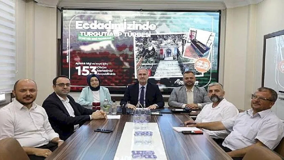 İnegöl Belediyesi Ücretsiz Turgut Alp Türbe Gezisi Düzenliyor