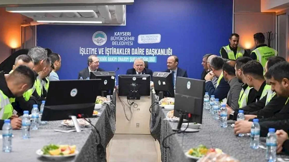 Memduh Büyükkılıç'ta teknik ekiple sabah çorbası