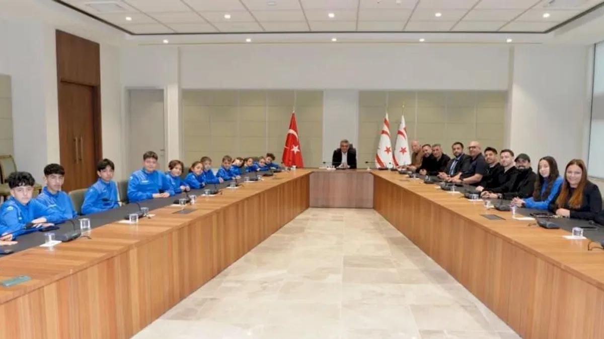 KKTC Cumhurbaşkanı Erhürman, sporcularla buluştu