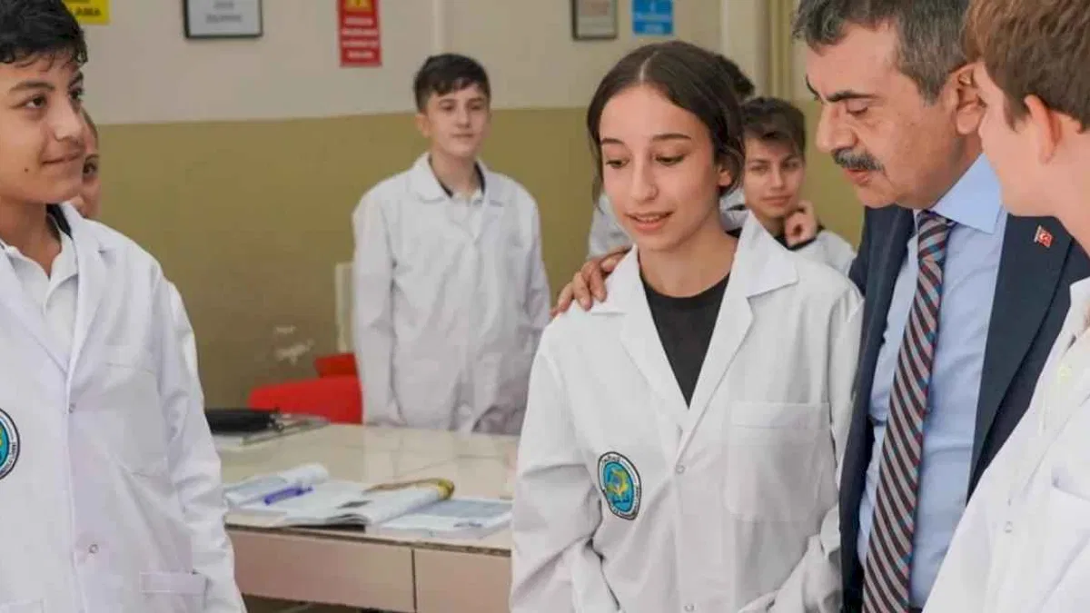 Bakan Tekin'den İstanbul'da 'teknik' ziyaret