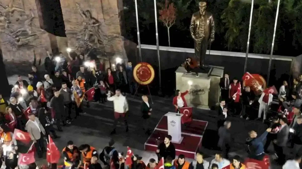 Karabağlarda coşkulu Cumhuriyet korteji