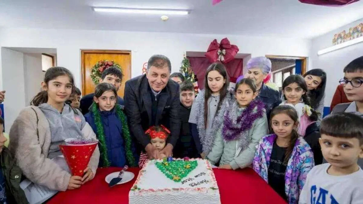 İzmir Basmane’de çocuklara yeni yıl coşkusu