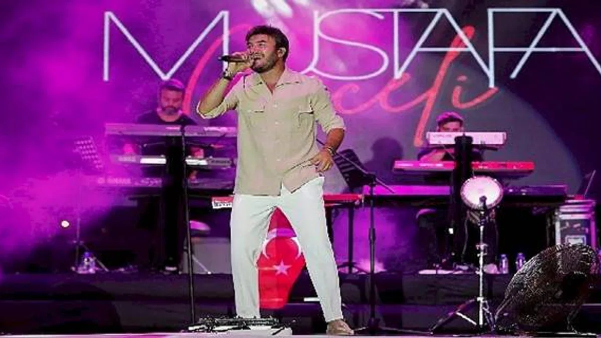 Nevşehir'de Mustafa Ceceli ile 101'inci yıl coşkusu