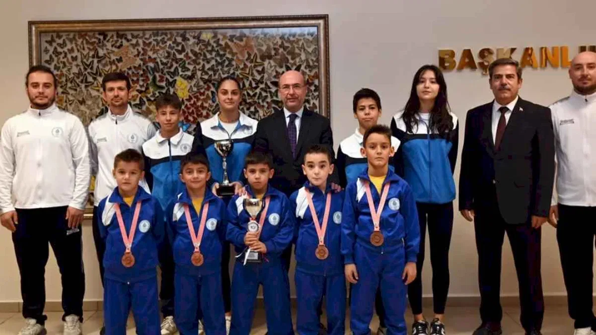 Selçuklu'nun başarılı sporcuları Başkan Pekyatırmacı’yı ziyaret etti