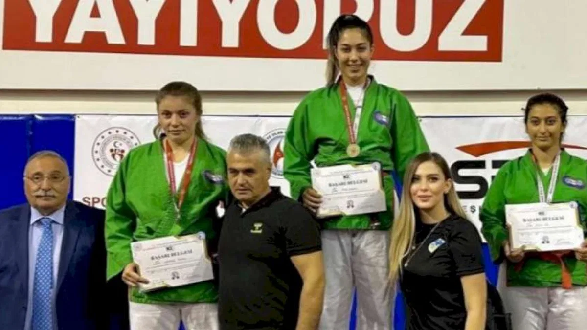 Sakarya'dan bir kupada iki şampiyonluk
