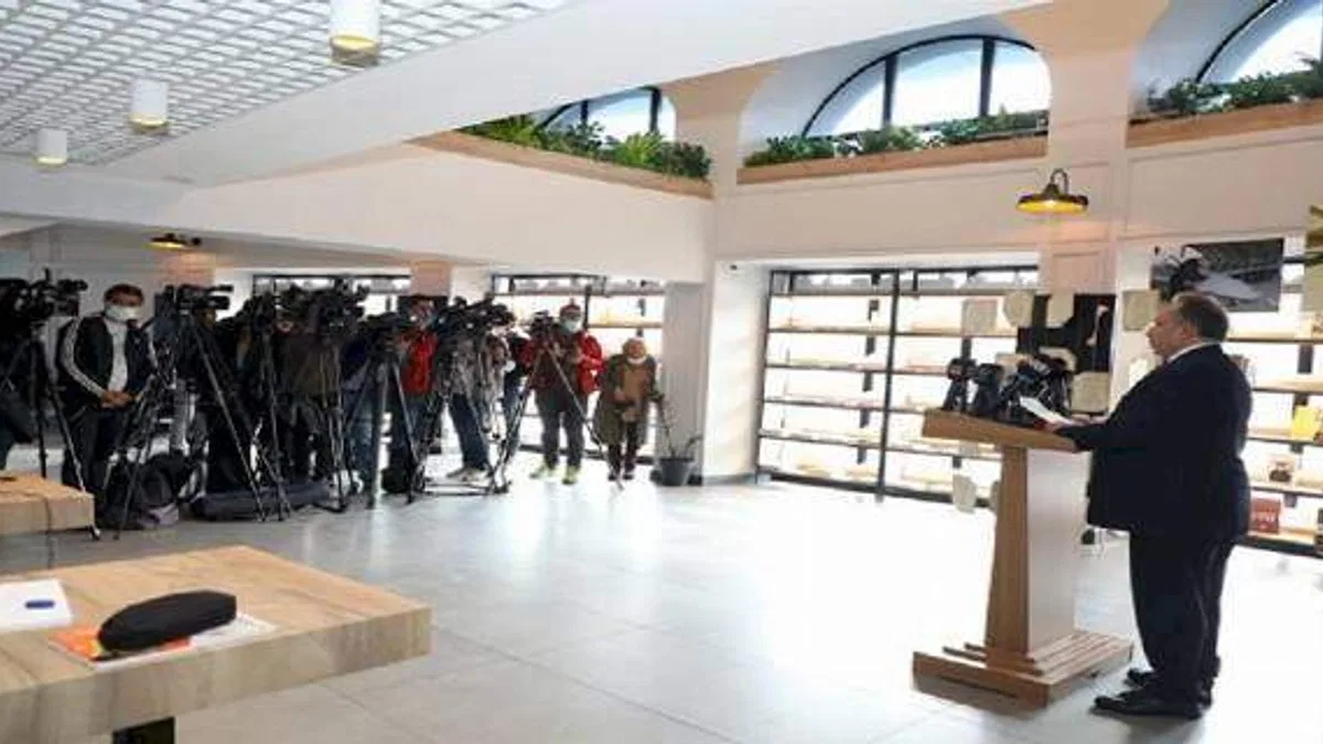 Mustafa Yalçın'dan gazetecilere takdir