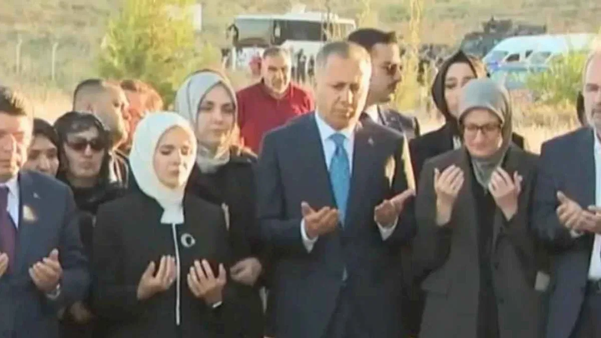 Bakanlardan Narin'in kabrine ziyaret