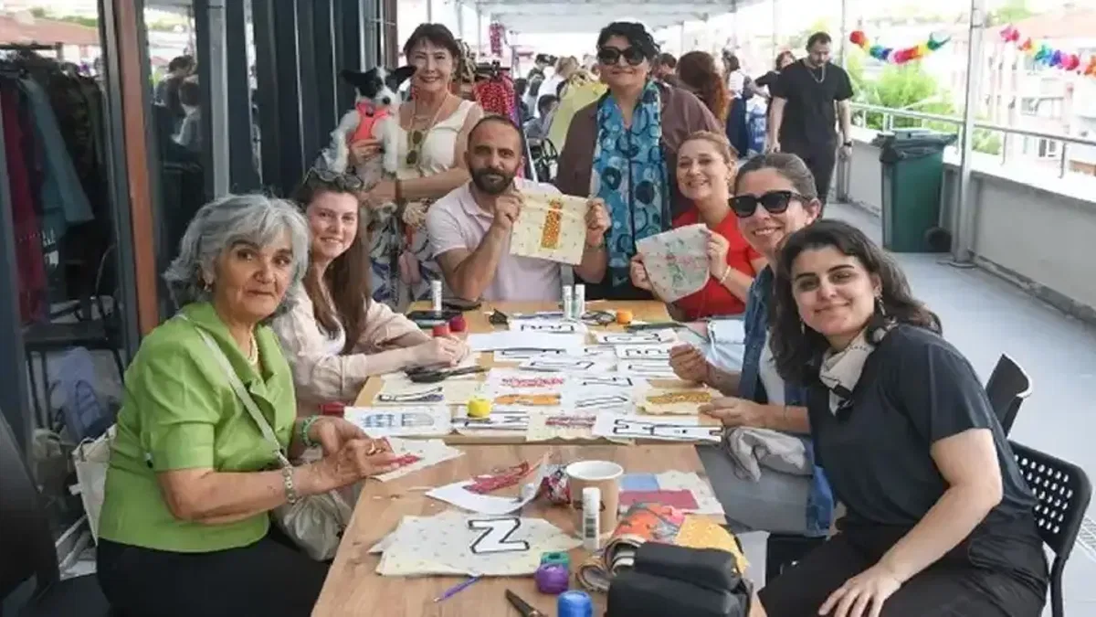 Esat Semt Hâli'nde renkli kermes