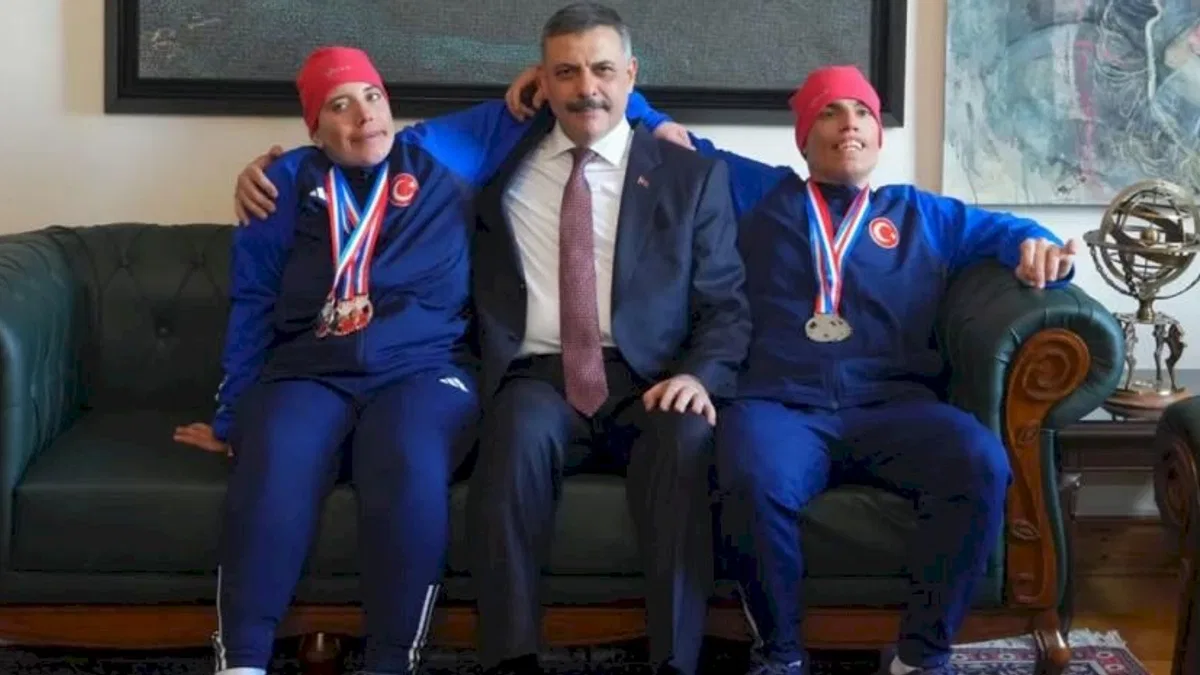 Bakan Çiftçi otizmli sporcuların dünya başarısını kutladı