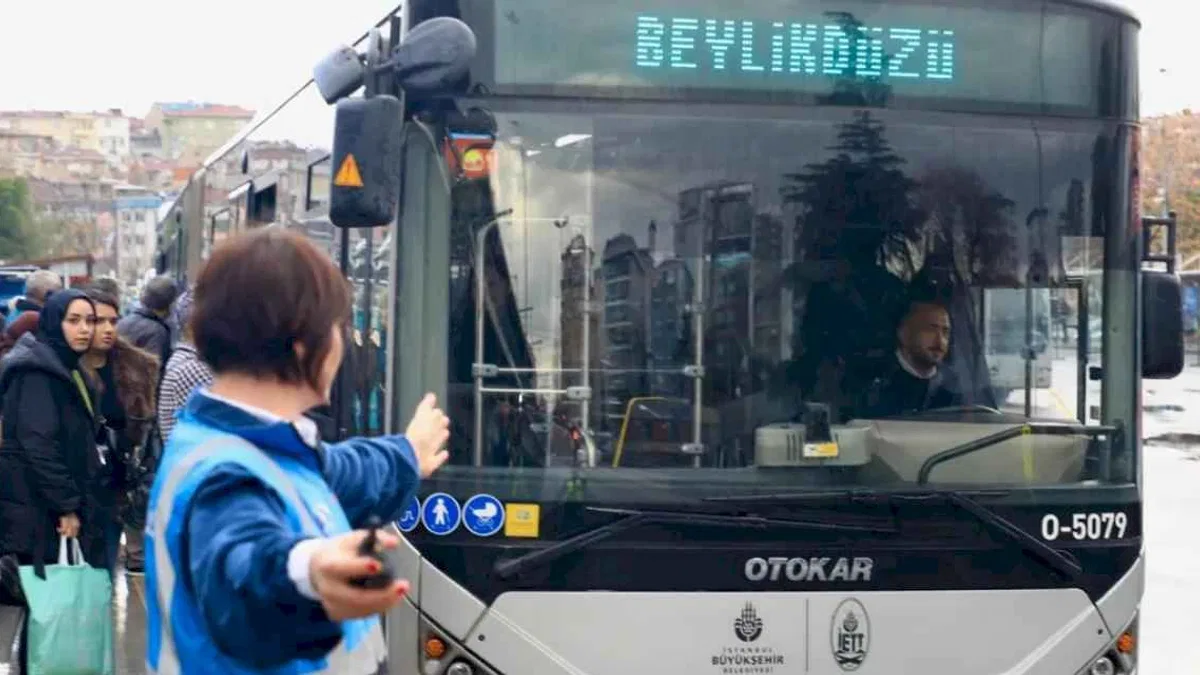 İETT'de ilk kadın metrobüs denetim amiri iş başında