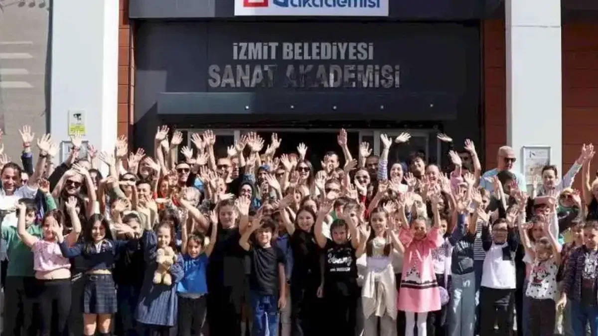İzmit Belediyesi Sanat Akademisi tiyatro sahnesini büyütüyor