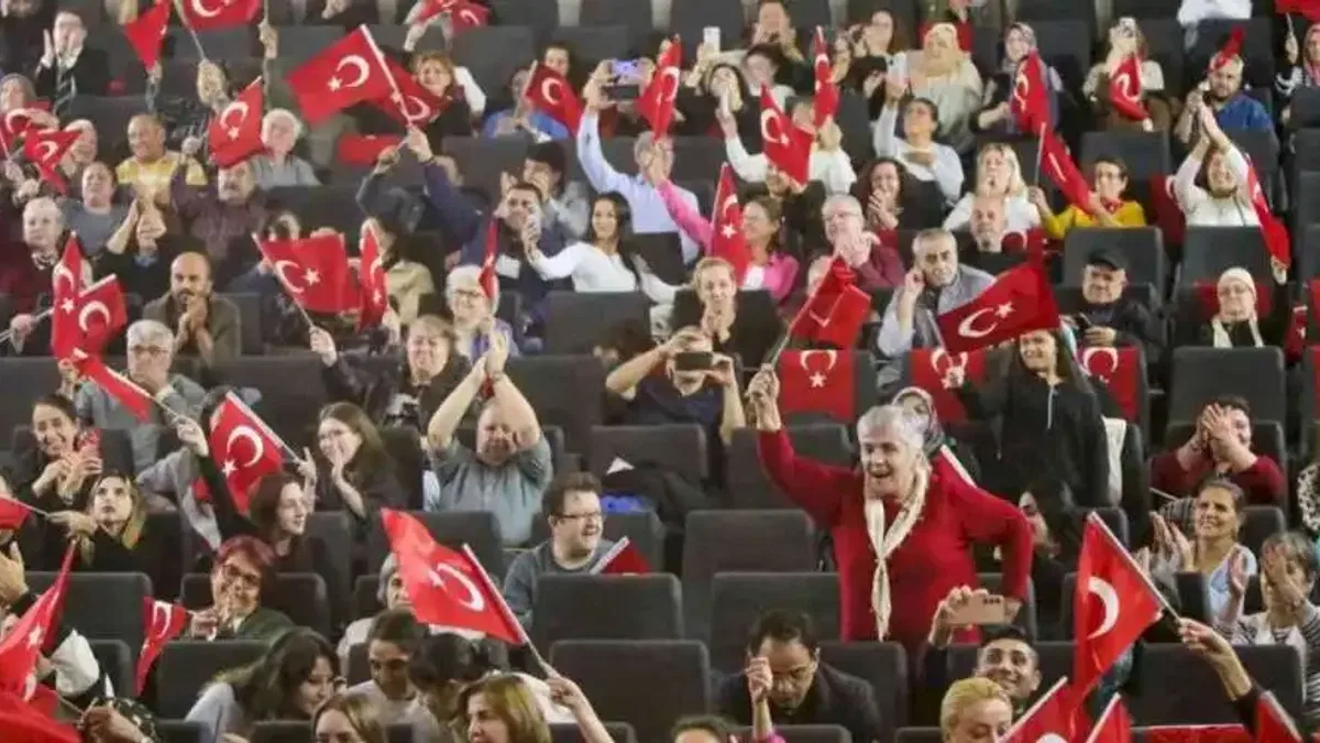 İzmir Karabağlar'da 'Atatürk' sergi, söyleşi ve konserle anıldı