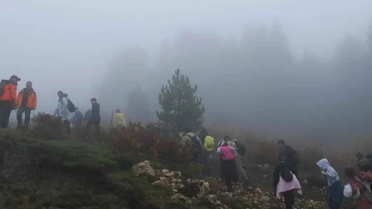 Sakarya'da sisler içindeki Kılıçkaya’da büyüleyici gün