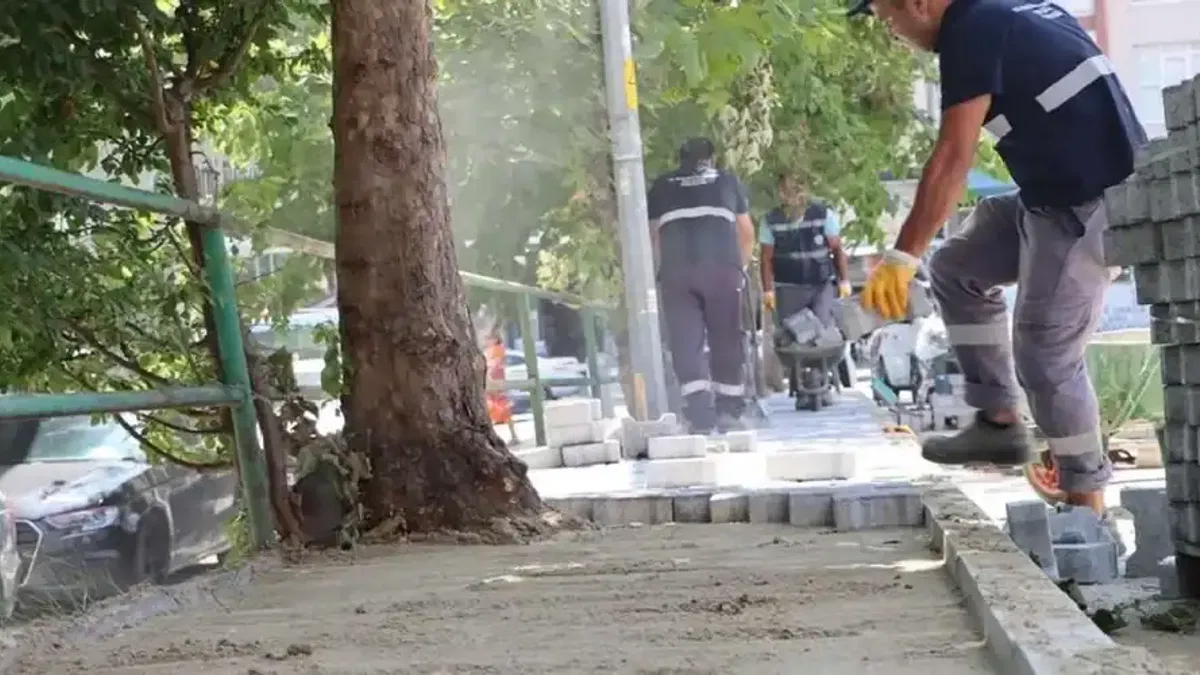 İstanbul Maltepe’de kaldırım düzenleme çalışmaları sürüyor