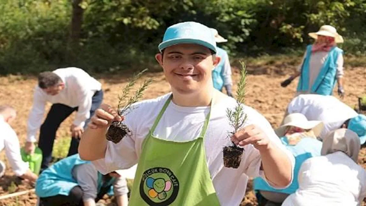 "Özel bireyler" aromatik bitkilerle rehabilite ediliyor