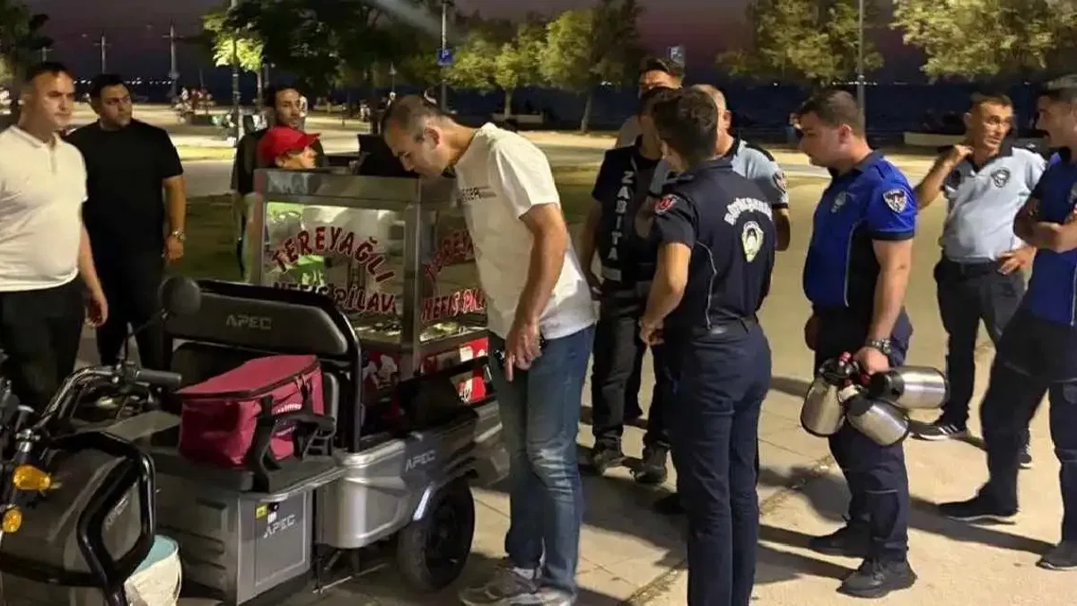 İzmir Karantina Parkı’nda izinsiz seyyar satışa ortak denetim
