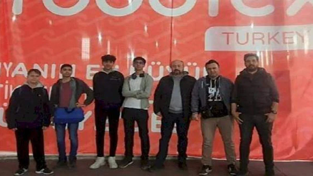 İzmirli Öğrencilerin Büyük Başarısı