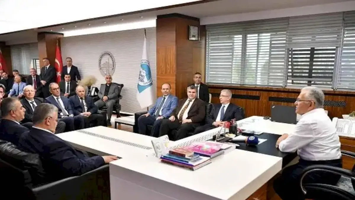 Başkan Büyükkılıç, 'vizyon projeler' için ilk talimatlarını verdi