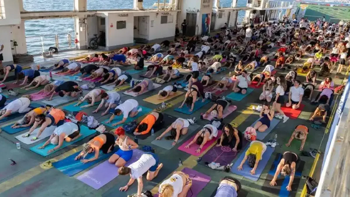 Körfez’in mavisinde 400 kişilik yoga buluşması