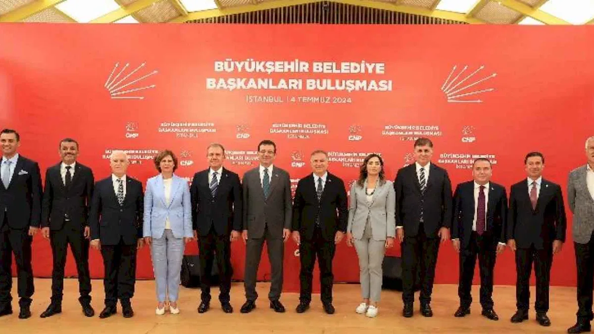 CHP’li Büyükşehir Belediye Başkanları İstanbul’da buluştu