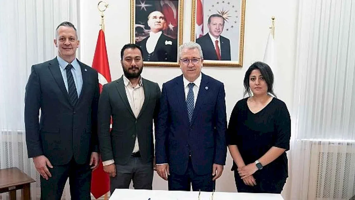 Yüzme antrenmanlarında dinletilen farklı özelliklere sahip müziklerin performansa etkisini araştıracaklar