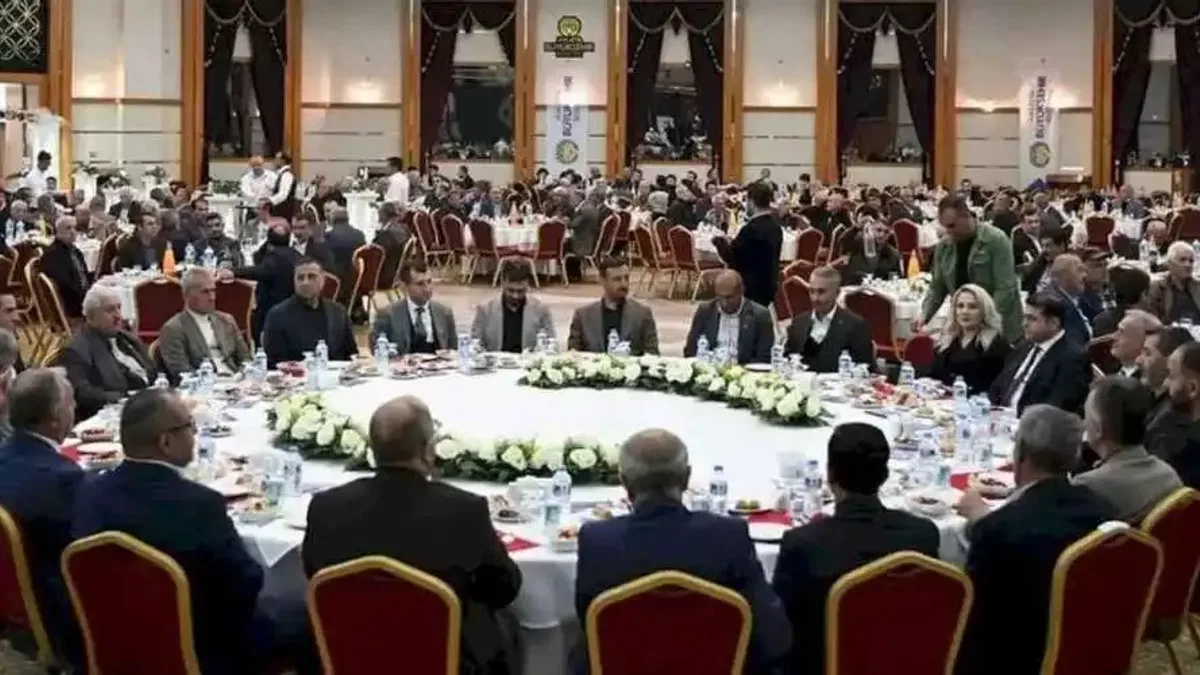 Başkan Er iftarda muhtarları ağırladı