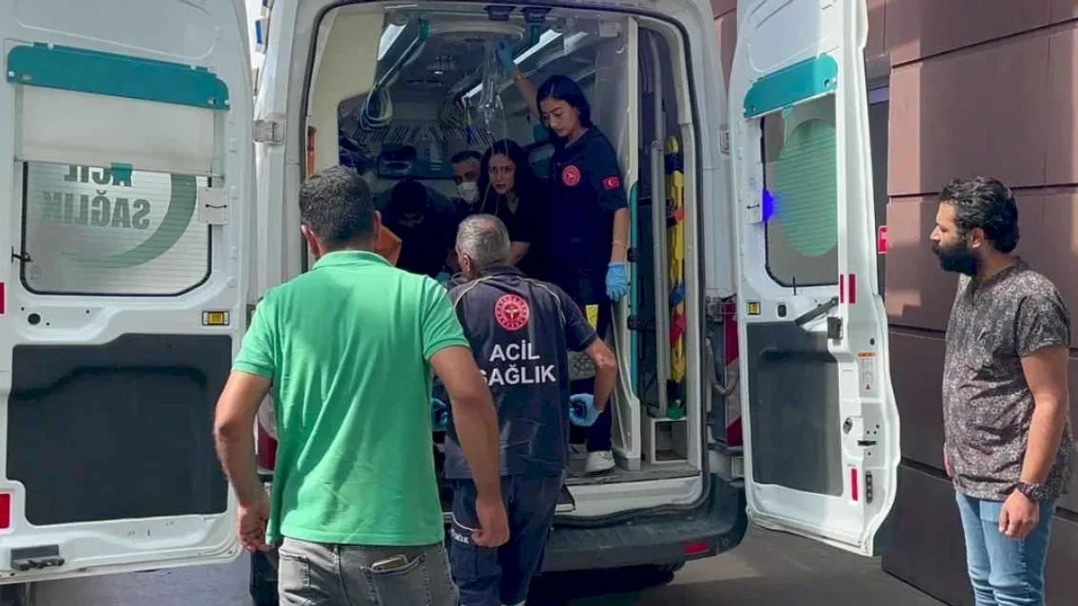Kafasına ağırlık düşen işçi ağır yaralandı