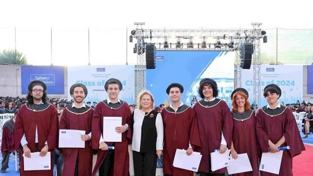 Sabancı Üniversitesi 22. dönem lisans ve 25. dönem lisansüstü mezunlarını verdi