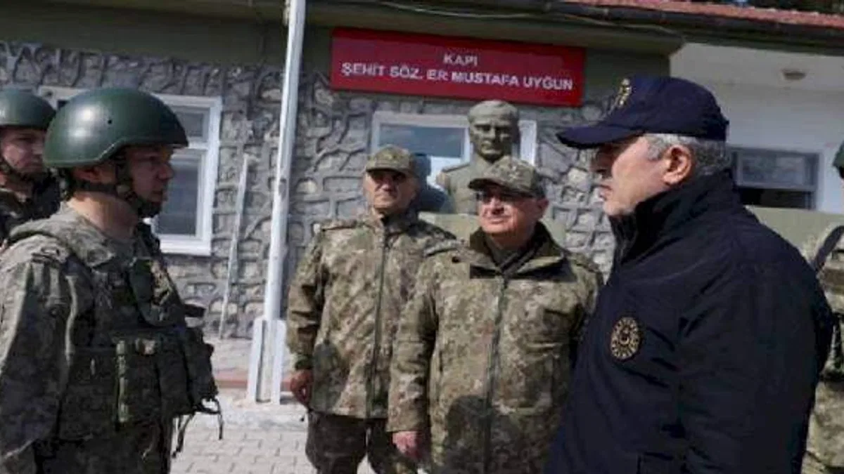 Bakan Akar'dan sınır iddialarına sert tepki!