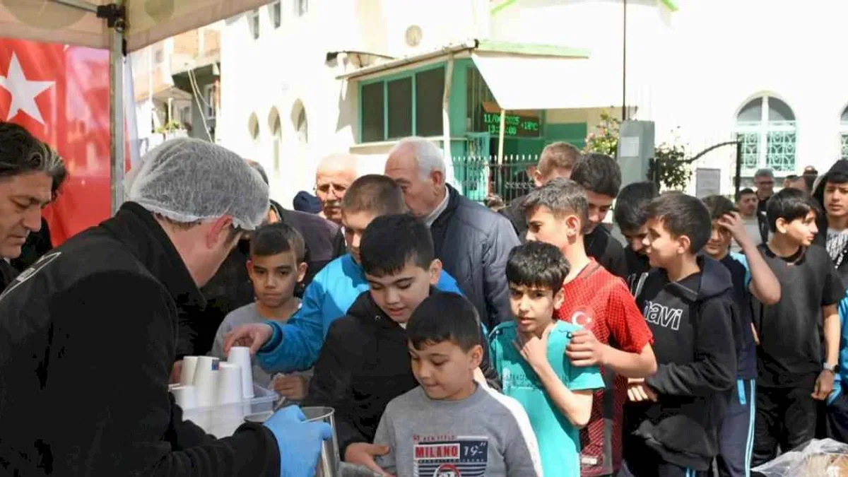 Başkan Aydın’dan vatandaşlara çorba ikramı