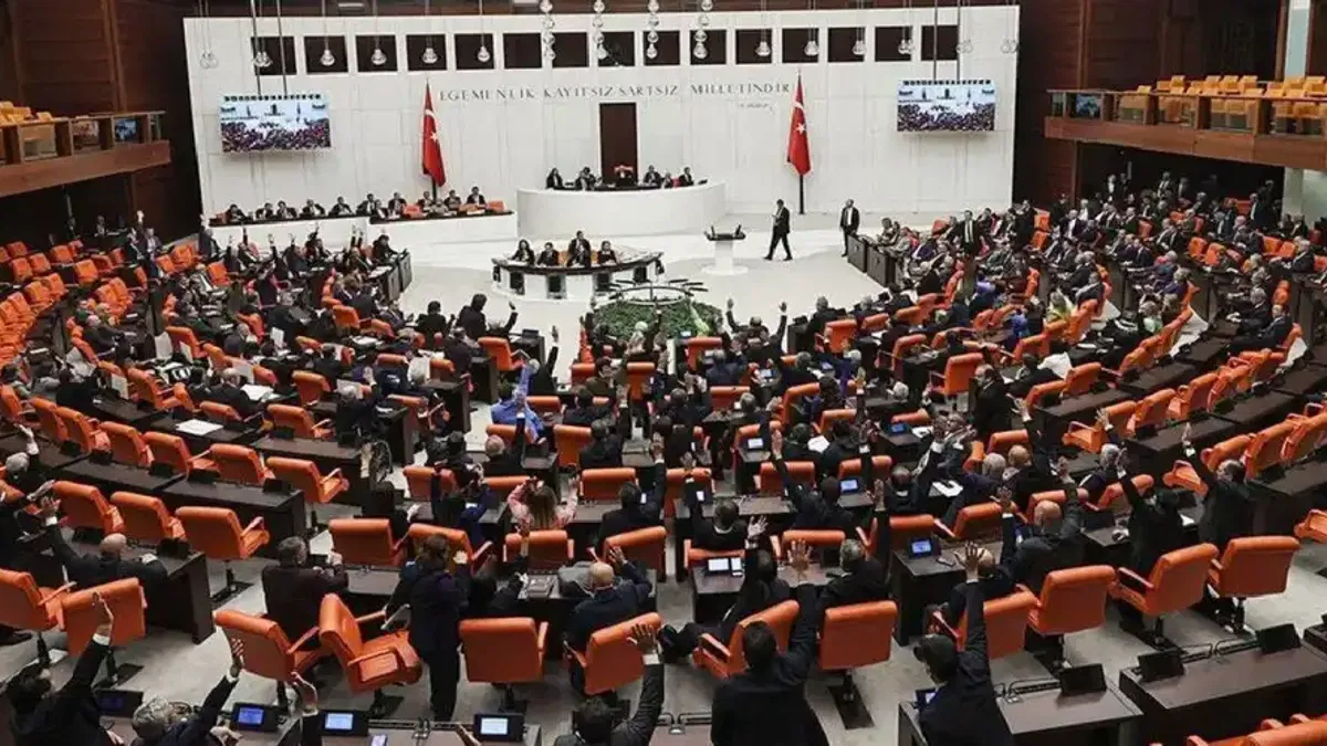 Emniyet, basın ve vergi düzenlemelerini içeren kanun teklifi yasalaştı