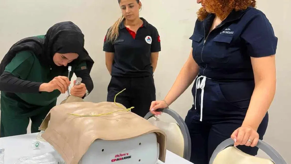 Sağlık personeline CPR eğitimi