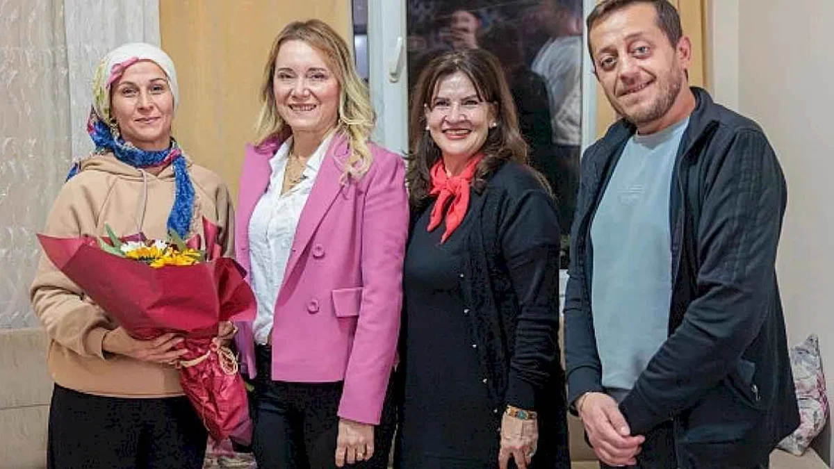 Başkan Mutlu yeni yılı komşularıyla birlikte karşıladı