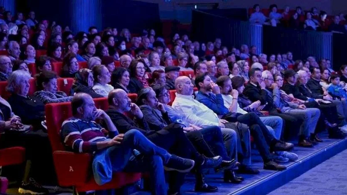 Mersin’de Dünya Tiyatro Günü coşkusu