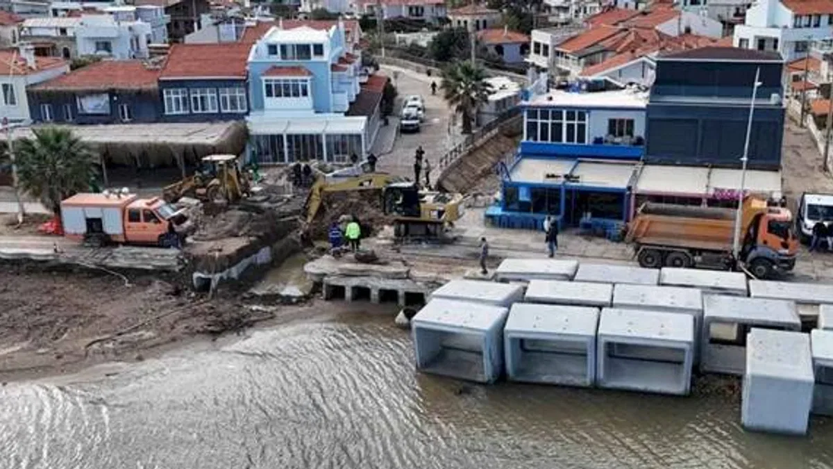 İzmir Yeni Foça’da taşkın kabusu sona erdi