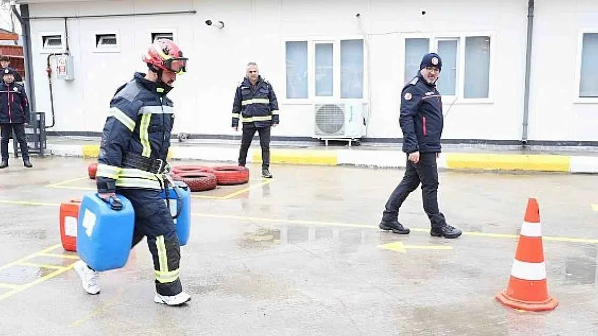İtfaiye eri adayları zorlu parkurlarda yarışıyor