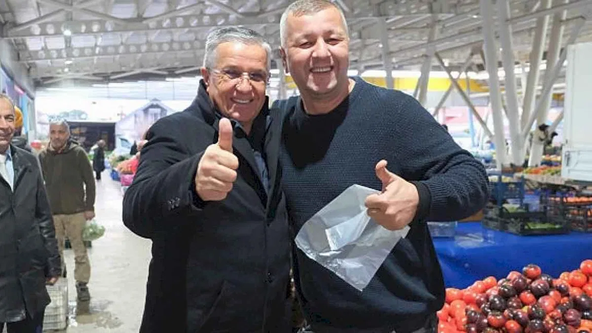 Başkan Topaloğlu'ndan pazar esnafına çorba ikramı