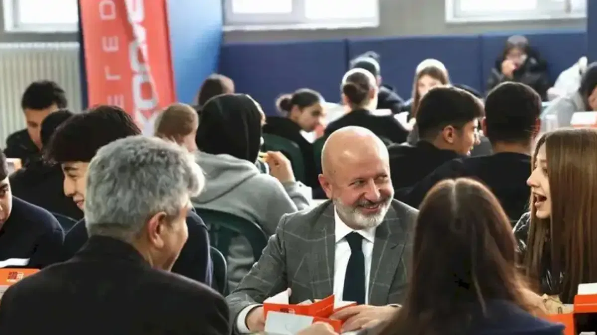 Ahmet Çolakbayrakdar'dan gençlere tavsiyeler