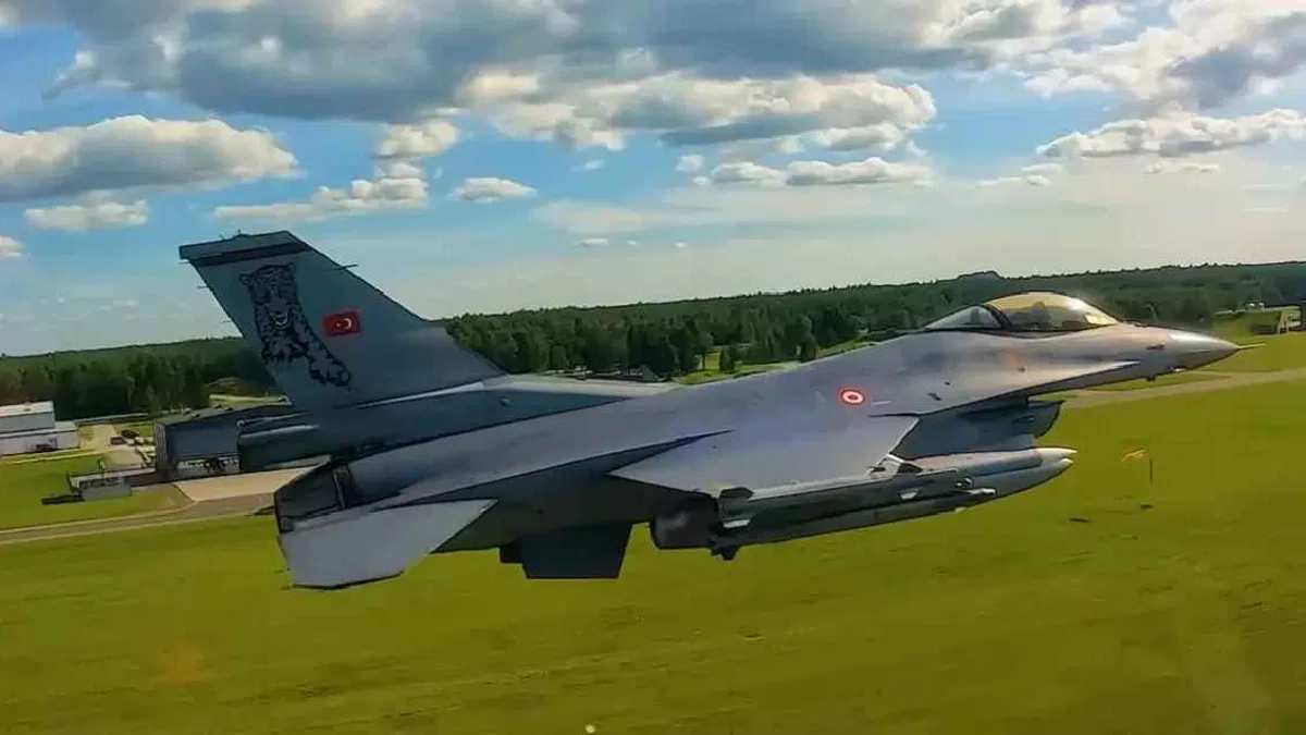 Türk F-16’ları Estonya semalarında