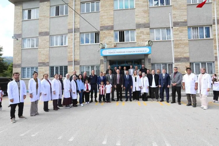 Yeniceköy'de 750 öğrenciye forma dağıtımı